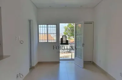 Casa residencial ou comercial, 2 quartos, 1o. andar , 8 minutos da estação Praça da Árvore