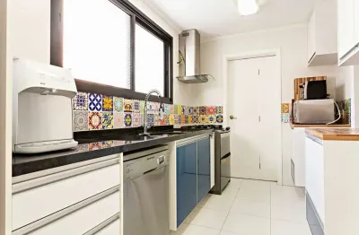 Apartamento de 245m² mobiliado para locação, moema, são paulo, sp. com 4 suítes, 2 salas amplas, 3 vagas de garagem.