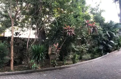 Sobrado para locação com 8 dormitórios, 3 suítes, 10 vagas de garagem, localizado no paraíso