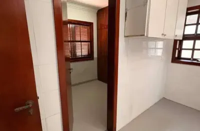 Sobrado à venda, com 4 dormitorios, 1 suite, 2 vagas e 450m², localizado no jardim das vertentes, são paulo