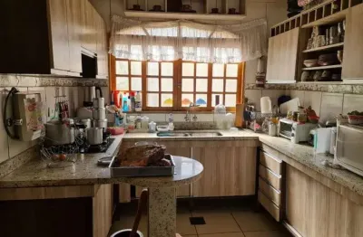 Sobrado de 300m² à venda, vila monumento, são paulo, sp. com  6 dormitórios, sala ampla, sacada, 5 vagas de garagem.