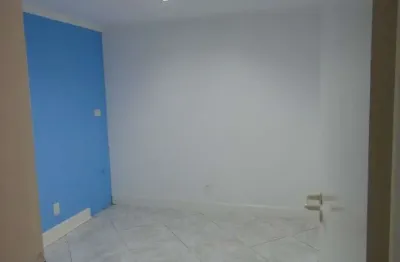 Sobrado de aproximadamente 100m2 a poucos metros da estação hospital são paulo