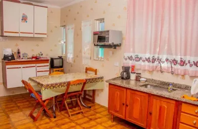 Linda casa com 5 quartos, 5 banheiros e uma área verde incrível  a venda em pirituba