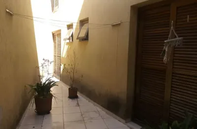 Venda do apartamento inteiro, 4 andares no total, 3 vagas, 4 suites, com 350m², localizado na vila monumento