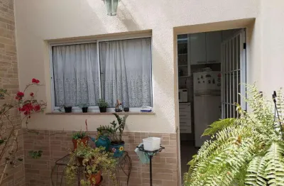 Sobrado à venda, com 3 dormitorios, 1 suite, 1 banheiro e uma vaga, localizado na rua robertson cambuci, são paulo, sp