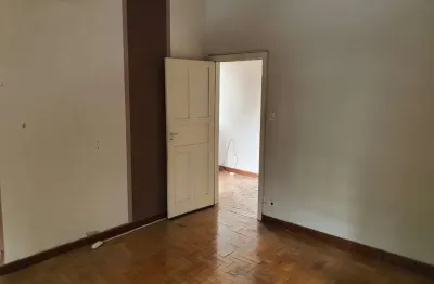 Sobrado para locação, com 3 banheiros,2 vagas de garagem, 4 salas e 220 de area util, localizado na rua república do iraque, brooklin paulista