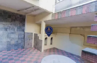 Excelente sobrado com 6 dormitórios sendo 2 deles suítes na saúde