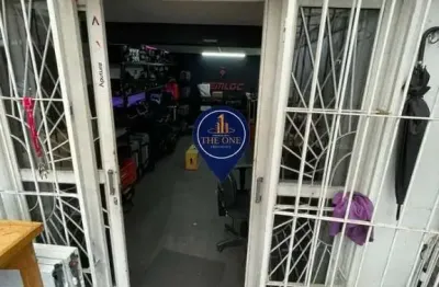 Casa de 4 quartos, localizada na prestigiada rua itatinga, no coração do pacaembu. com uma área generosa de 490 m²