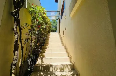 Excelente sobrado com 3 dormitórios sendo 1 deles suíte no campo belo