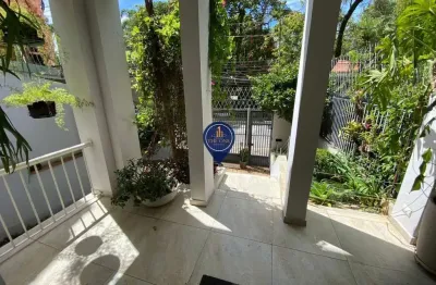 Sobrado à venda com 4 dormitórios sendo 1 suíte, 3 vagas, 5 banheiros, 256 m², localizado na aclimação, são paulo, sp