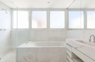 Cobertura triplex com 180m² à venda, vila nova conceição, são paulo, sp com 3 dormitórios, sendo 2 suítes, closet e banheira. 3 vagas