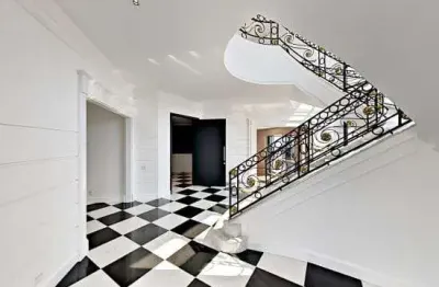 Localizado na parte plana do jardim américa, é um dos principais condomínios do bairro de altíssimo