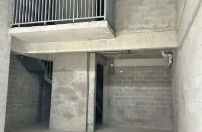 Loja térrea de 111m² para locação, vila clementino, são paulo, sp. com mezanino, elevador, 2 banheiros, porta de aço eletrônica.