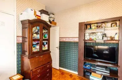 Casa à venda, com 3 vagas, 3 dormitórios, 2 suítes ótima localização