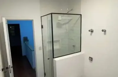 Casa de 118m² para locação, aclimação, são paulo, sp com 3 dormitórios, sala, 2 banheiros sendo 1 lavabo, aceita pet