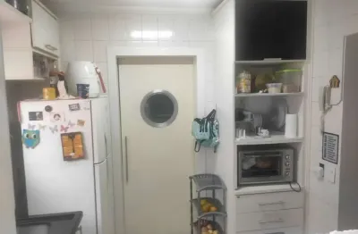 Apartamento com 2 dormitórios, sala, cozinha e banheiro - ótima localização