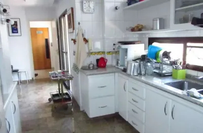 Lindo apto de 3 dormitorios, 5 banheiros, e 3 vagas de garagem, de frente para o parque da aclimação