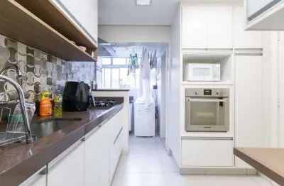 Apartamento à venda, mobiliado com 2 dormitorios, 1 suite, 1 vaga e 60m², localizado na vila olímpia
