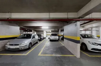 Cobertura duplex à venda, real parque, são paulo, sp com 3 dormitórios sendo 2 suítes, sala de estar com sacada, sala de tv, lareira e varanda com jardim.