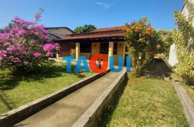 Chácara à venda com 3 casas, piscina e área gourmet, iguabinha, araruama - rj