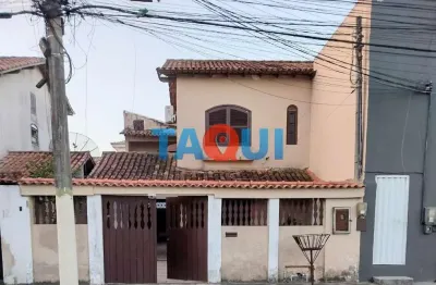 Casa duplex independente com 2 quartos no parque burle em  cabo frio - rj