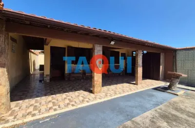Casa linear à venda com 2 quartos, com área gourmet, jardim peró, cabo frio - rj