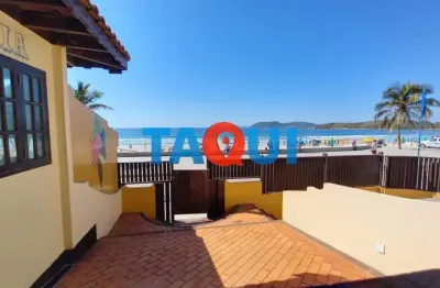 Casa duplex com 2 quartos na beira da praia do peró, cabo frio - rj