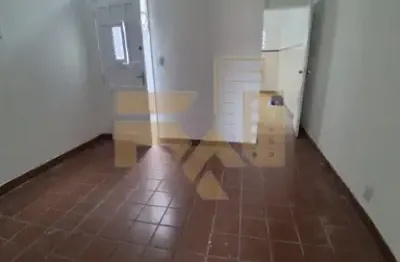 Aluga-se casa na chácara belenzinho com um dormitório, sala, cozinha, banheiro e lavanderia.