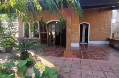Excelente casa de 03 dormitórios na martim de sá, em caraguatatuba