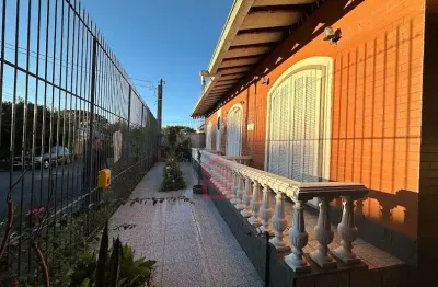 Imperdível oportunidade em curitiba-pr: casa de 04 quartos, 02 suítes, 1 sala, 02 banheiros e 2 vagas de garagem no bigorrilho!