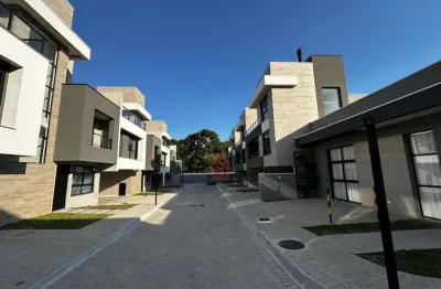 Casa em condomínio de luxo em santa felicidade, curitiba-pr: 3 quartos, 3 suítes, 4 banheiros, 2 vagas de garagem e 167,13 m² de área.