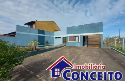 C1081 - ótima residência de esquina localizada no centro de imbé