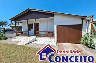 C835 - residência localizada a 50 metros do mar no balneário marisul