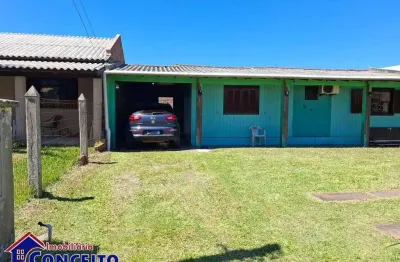 C1103 - Residência com 02 dormitórios localizada na região Central de Imbé