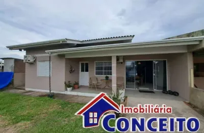 C863 - linda residência em região de moradores no balneário nordeste