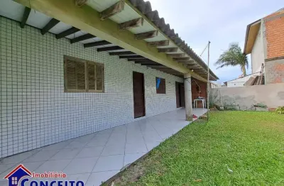 C873 - Residência localizada em região de moradores no balneário Presidente