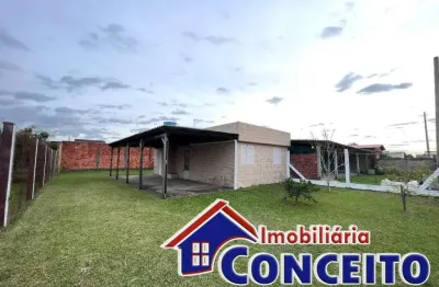 C14 - residência localizada em região de moradores em mariluz