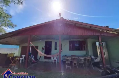 C118 - Residência composta de 02 dormitórios em região de moradores