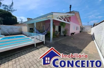 C540 - excelente residência com piscina a 550 metros do mar