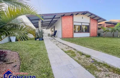 C541 - residência com 3 dormitórios localizada no centro de imbé