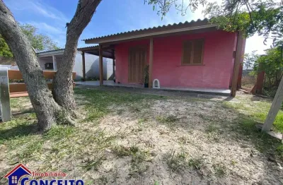C900 - ótima residência com 02 dormitórios e kitnet em região de moradores