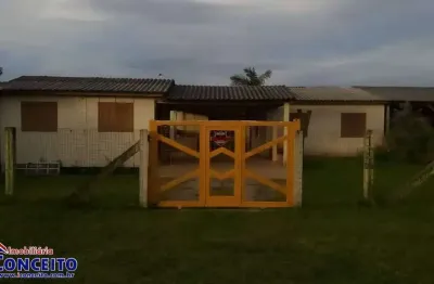 C899 - ótima residência com 05 dormitórios e piscina localizada em mariluz