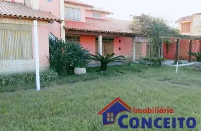 C239 - ótima residência com 06 dormitórios a 50 metros do mar