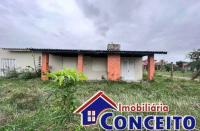 C34 - residência de esquina localizada próxima ao mar em santa terezinha