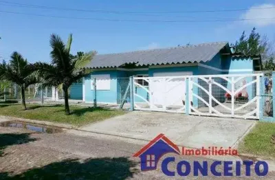 C323 - bela residência de esquina na praia em excelente região