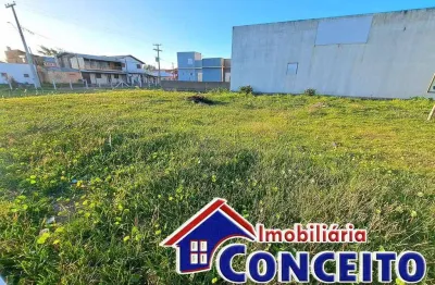 T180 - lindo terreno a poucos metros do mar em bela localização
