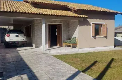 C16 - linda residência com 03 dormitórios localizada a 250 metros do mar