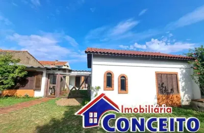C62 - ótima residência composta de 03 dormitórios a 200 metros do mar