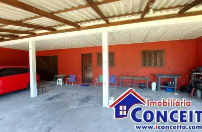 C172 - ótima residência composta de 03 dormitórios a 100 metros do mar