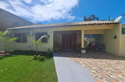 C79 - ótima residência com piscina localizada em região de moradores